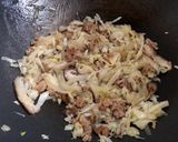 洋蔥香菇高麗菜絲炒肉末的食譜步驟5照片