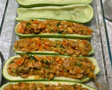 Foto del paso 5 de la receta: Calabacines rellenos de gambas, merluza y verduras