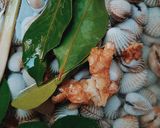Foto langkah ke 1 dari resep Kerang Dara Saos Padang.