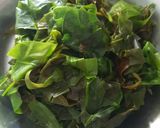 รูปขั้นตอนการทำที่ 1 ของ ใบเหลียงผัดไข่ ไมโครเวฟ