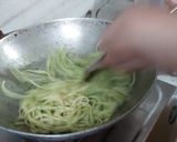 A picture of step 5 of Spinach garlic noodles.