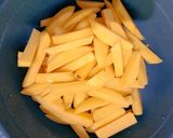 Foto langkah ke 1 dari resep Homemade French Fries.