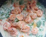 Foto langkah ke 5 dari resep Tuscan shrimp with spinach and creamy sauce.