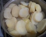 Foto del paso 3 de la receta: Puré con corazón de queso