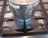 Foto del paso 2 de la receta: Camarones empanizados acompañados de una salsa holandesa