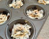 Foto langkah ke 4 dari resep Baked Sushi Cup.