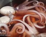 Foto del paso 1 de la receta Pulpo de playa guisado en su tinta