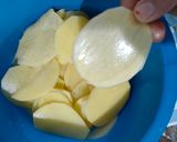 Foto langkah ke 1 dari resep Creamy Au Gratin Corn Potatoes.