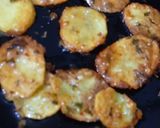 A picture of step 3 of Spicy fried potatoes.