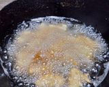 A picture of step 3 of Aloo kay puff.
