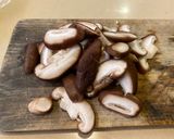 Foto langkah ke 1 dari resep Saikoro Beef Rice Bowl with Omelette.