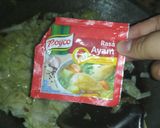 Foto langkah ke 4 dari resep Oseng kol + telur.