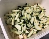 Une image de l'étape 5 de Aubergine blanche et courgette à l'oignon rouge et marinade.
