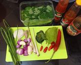 Foto langkah ke 1 dari resep Kerang Saus Padang (dengan Daun Kelor).