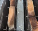 A picture of step 1 of Miny bread pepperoni pizza.