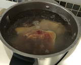 Foto del paso 2 de la receta: Caldo de pollo thermomix