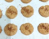 Foto langkah ke 4 dari resep Lotus Biscoff Butter Cookies.
