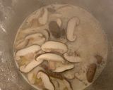 Foto del passaggio 3 della ricetta Zuppa di latte di cocco, mais, funghi e spinaci