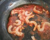 Foto del paso 6 de la receta Espaguetis con gambas y surimi al ajillo
