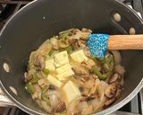 A picture of step 3 of Chicken Alfredo.