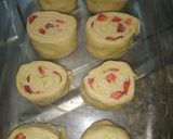 A picture of step 7 of Strawberry rolls.