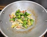 Foto langkah ke 7 dari resep Cah Brokoli Baby Corn.