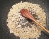 Virslis lecsó tarhonyával recept fázis 2 fotója
