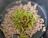 รูปขั้นตอนการทำที่ 3 ของ หมูสับผัดถั่วฝักยาว