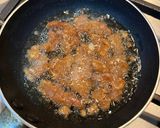 รูปขั้นตอนการทำที่ 2 ของ ข้าวหมูทอดกระเทียมไข่ดาว สำหรับเด็ก blw