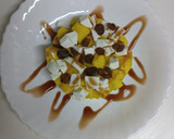Foto del paso 3 de la receta: Tartar de salmón y aguacate con mango, pasas y queso fresco
