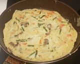 Foto del paso 8 de la receta: Tortilla de surimi, espárragos trigueros y champiñones
