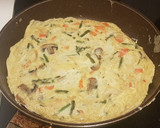 Foto del paso 8 de la receta: Tortilla de surimi, espárragos trigueros y champiñones