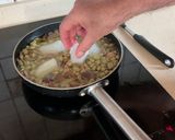 Foto del paso 3 de la receta: Habitas, bacalao y setas