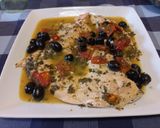 Foto del passaggio 4 della ricetta Filetti di trota salmonata con pomodorini e olive