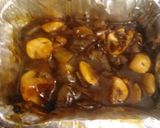 A picture of step 3 of Button mushrooms & leek in gravy.