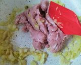 Foto langkah ke 2 dari resep Ayam Jamur Cincang Kecap (Isian Pao).