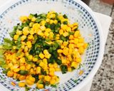 Foto del paso 3 de la receta: Ensalada de maíz con queso y pimiento rojo