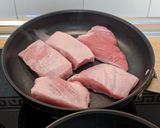 Foto del paso 2 de la receta: Día de excesos: fritura de patatas, chorizos y pimientos semipicantes con secreto ibérico
