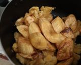 Foto del paso 3 de la receta: Bolones de plátano con queso