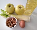 Foto del paso 1 de la receta: Ensalada fresca de apio, manzanas y nueces