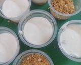 A picture of step 7 of Mango cheese cake cups.