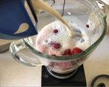 Foto del paso 1 de la receta: Leche con frutillas