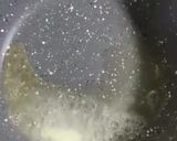 A picture of step 1 of Stove top salty buttery popcorn.
