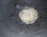 Foto langkah ke 2 dari resep Telur Ceplok Kuah Merah.