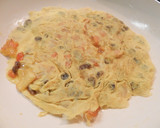 Foto del paso 5 de la receta: Tortilla de patatas con zanahoria y pasas