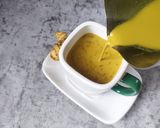 Foto langkah ke 5 dari resep Teh Kunyit/Turmeric Tea (Haldi Wali Chai).