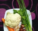 Foto langkah ke 1 dari resep Bening Wortel & Kembang Kol.