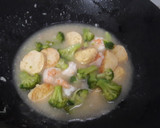 Foto langkah ke 5 dari resep Easy Brokoli Cah Udang ala Resto.