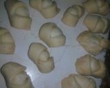 A picture of step 13 of Sweet croissant.