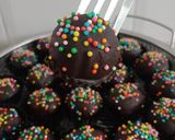 Foto langkah ke 6 dari resep Bola-Bola Coklat Sprinkle.